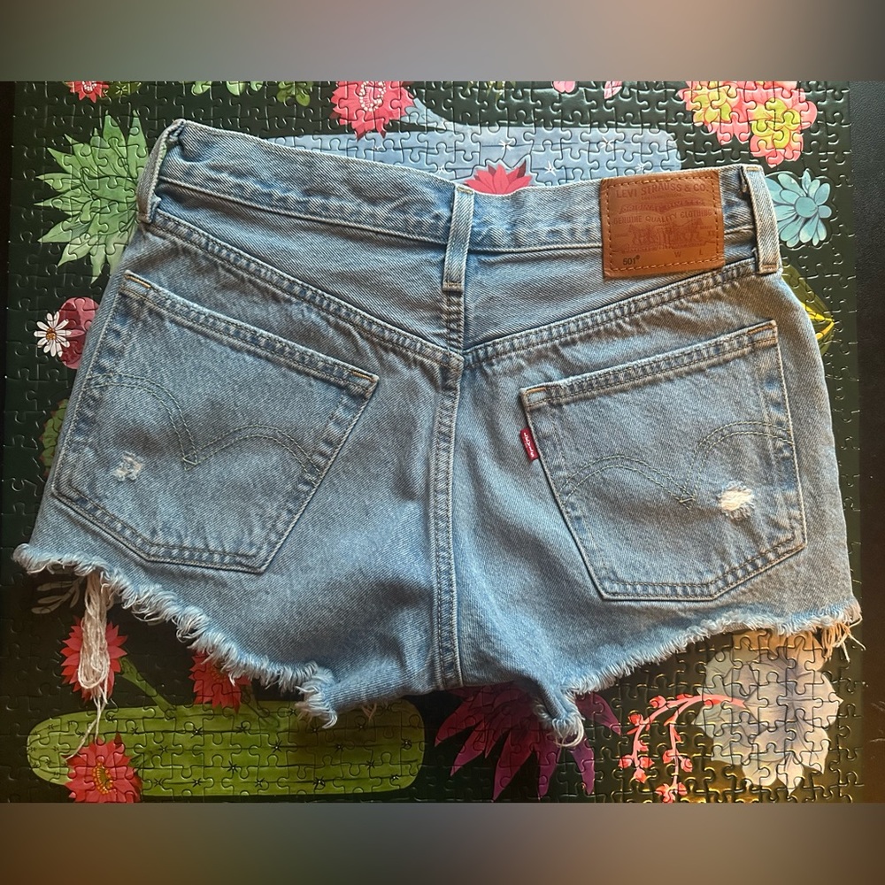 Levi’s Women’s Jean shorts- Size 26